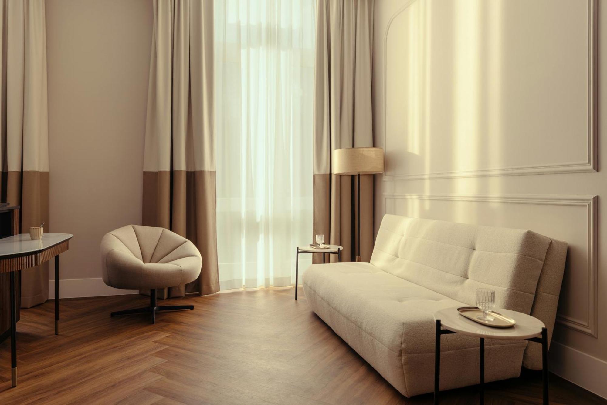 Junior Suite con 1 Letto King-Size e 1 Divano-Letto